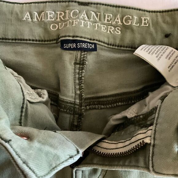 American Eagle Shorts Midi Super Stretch Twill Army Green Button Zip Closure 00 - Picture 3 of 8